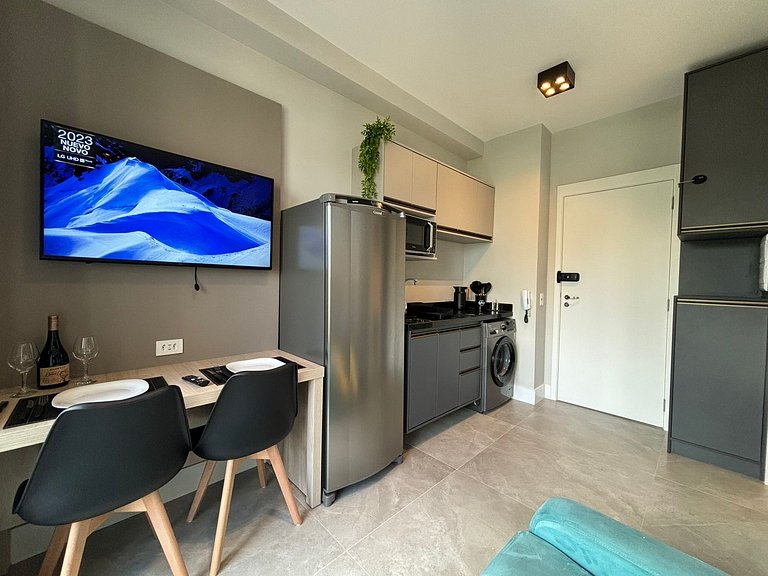 Elegante Studio Vila Madalena com AC | Delfhy