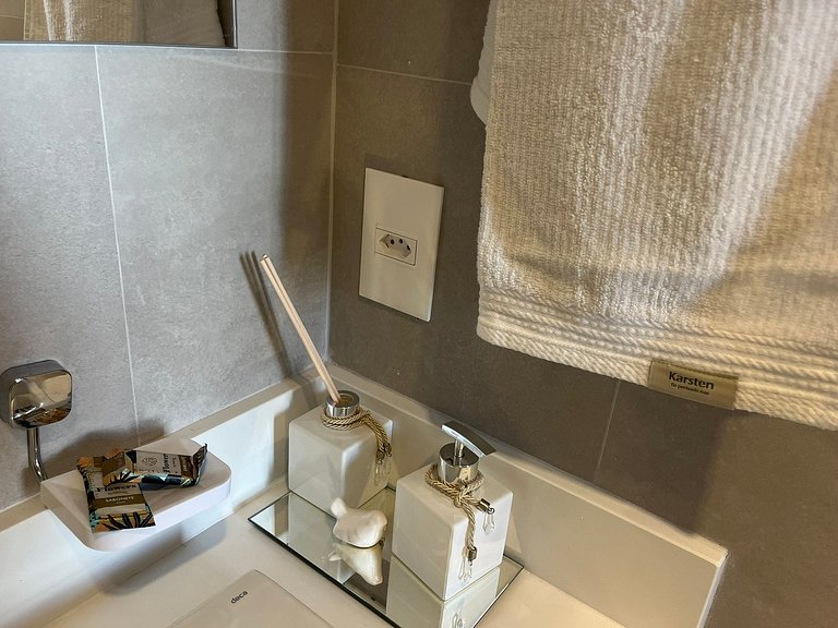 Lindo Studio na Vila Madalena com AC | Delfhy