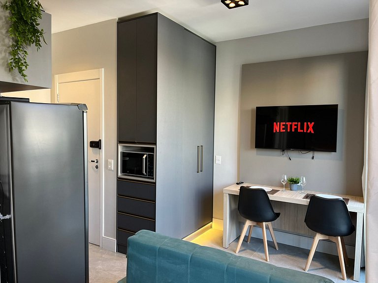 Lindo Studio na Vila Madalena com AC | Delfhy