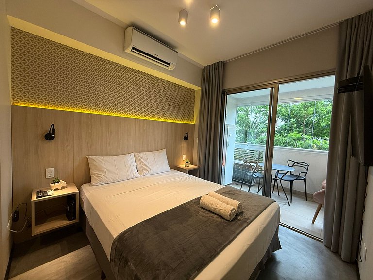 Studio Incrível na Vila Madalena com AC | Delfhy