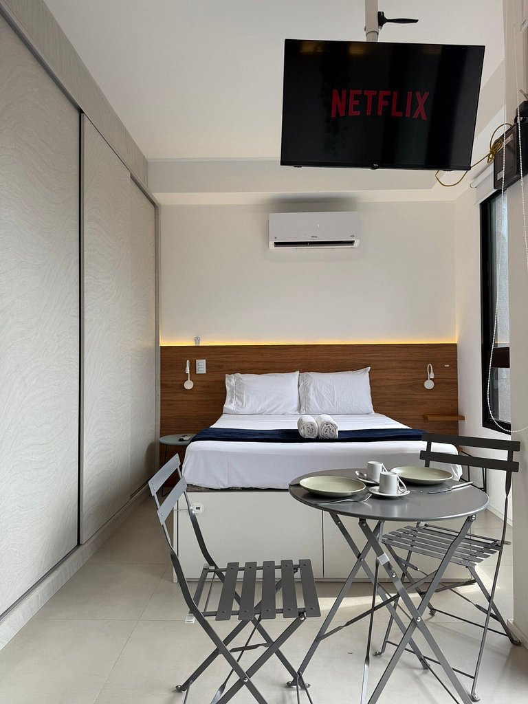 Studio Moderno na Vila Madalena com AC | Delfhy