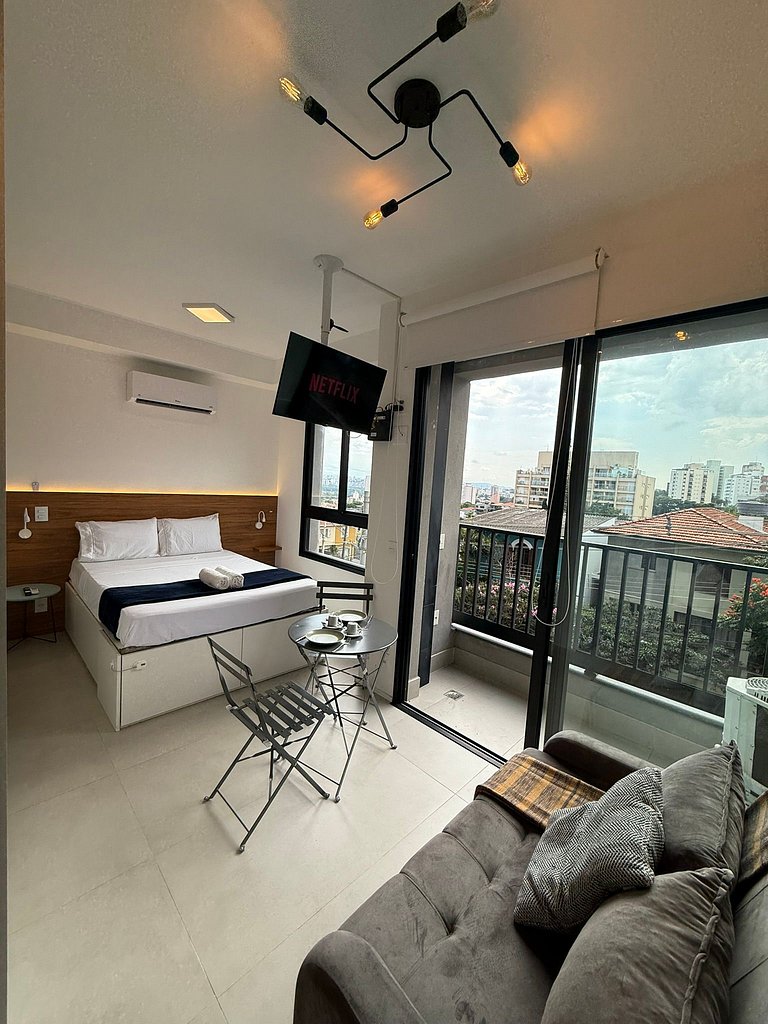 Studio Moderno na Vila Madalena com AC | Delfhy