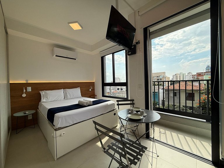 Studio Moderno na Vila Madalena com AC | Delfhy